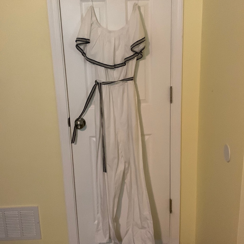 Sleeveless pantsuit